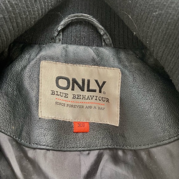 Black leather bomber jacket - XS - Women - Picture 12 of 16